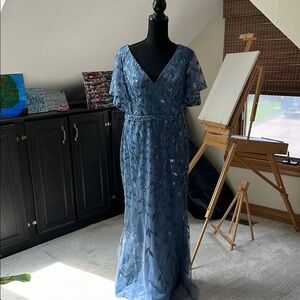 Ever Pretty Elegant Blue Maxi Dress with Floral Accents